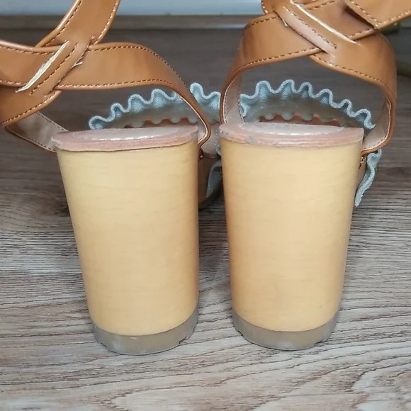 Madden Girl Camila Eyelet Ankle Strap Wooden Block Heel Platform Sandals - Picture 7 of 11